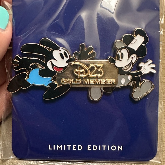 Disney D23 Gold Member Oswald the Lucky Rabbit & Steam Boat Willie Pin - LE - Picture 2 of 3